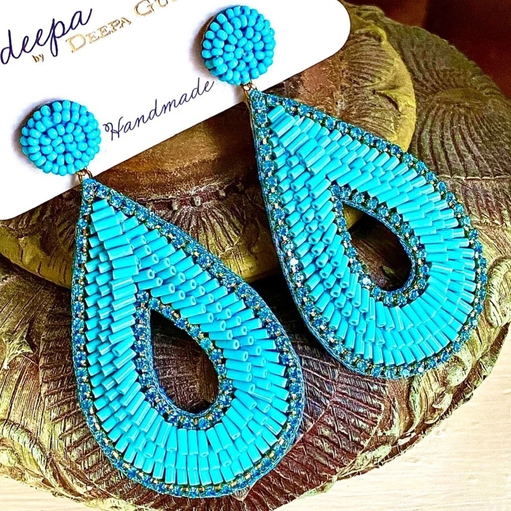 🌟 HOST PICK 🌟 Like New Anthropologie Deepa Gurnani Turquoise Hoop Chande… - Picture 4 of 15